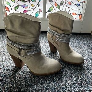Daisy Fuentes Heeled Boots Booties 7M NEW